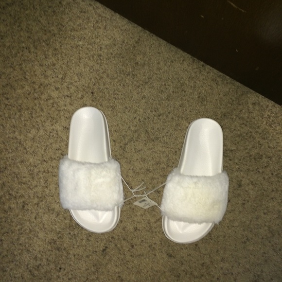 Women Aéropostales Slides Size 8 - Picture 2 of 5